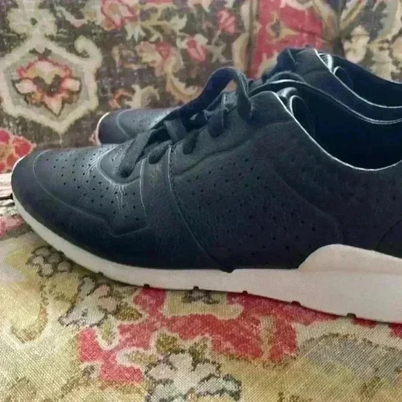 Ugh Tye Leather Sneaker - Picture 9 of 9